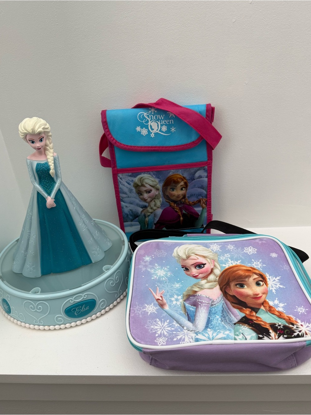 Disney Frozen Elsa Piggy Bank & 2 Lunch Bags
